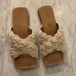 GREAT condition Seychelles Slide Sandals